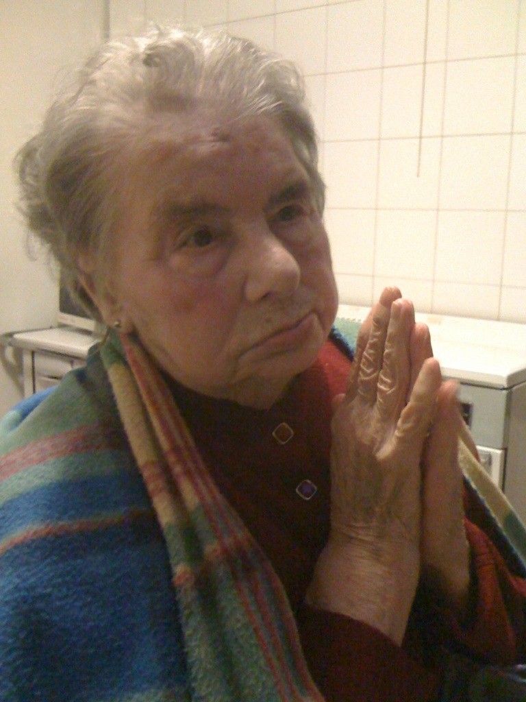 Santina in preghiera