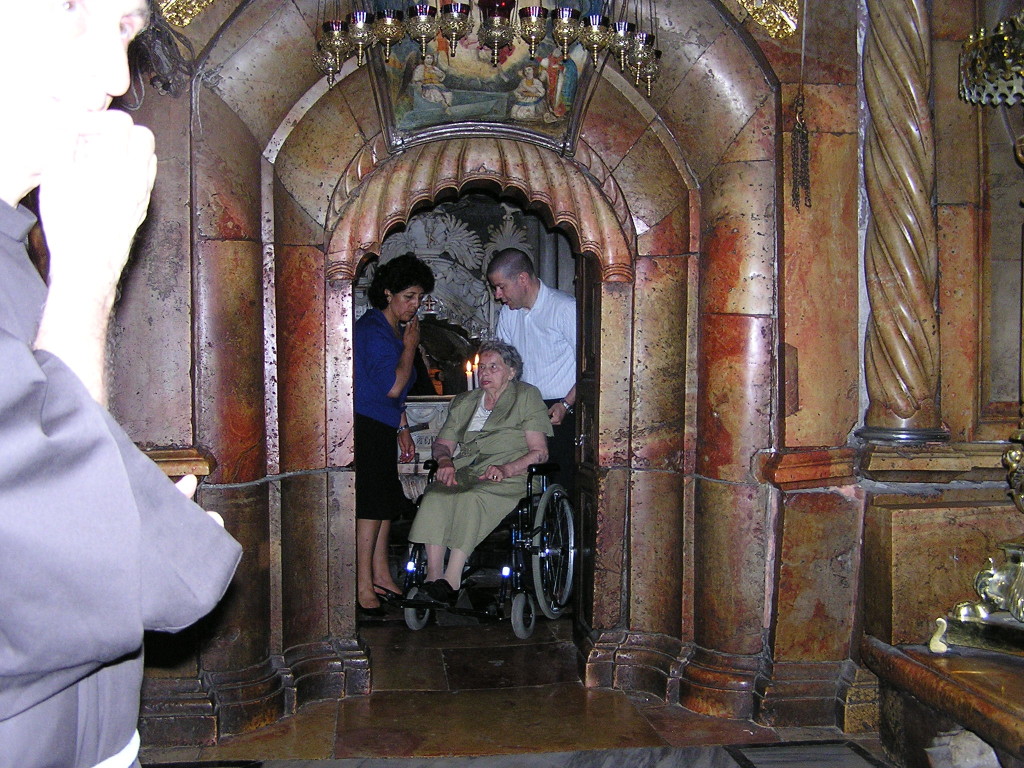 Uscita dall'edicola del Santo Sepolcro