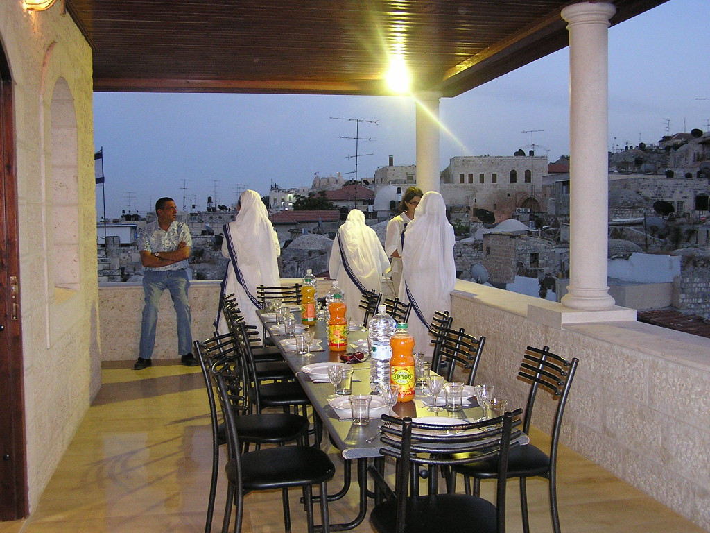 festa per Santina sul terrazzo di casa