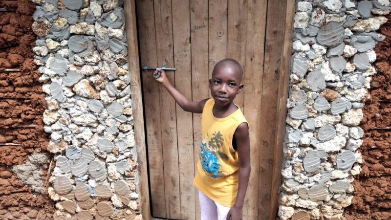 FONDAZIONE SANTINA COSTRUISCE UNA CAPANNA PER DOROTHY IN KENYA