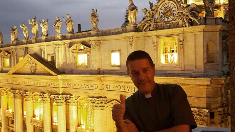 MONS. LUIGI GINAMI LASCIA IL VATICANO PER LA DIOCESI DI BERGAMO E FONDAZIONE SANTINA 94MA NEWSLETTER 4 MAGGIO 2021 MONS. LUIGI GINAMI LASCIA IL VATICANO PER LA DIOCESI DI BERGAMO E FONDAZIONE SANTINA 94MA NEWSLETTER 4 MAGGIO 2021